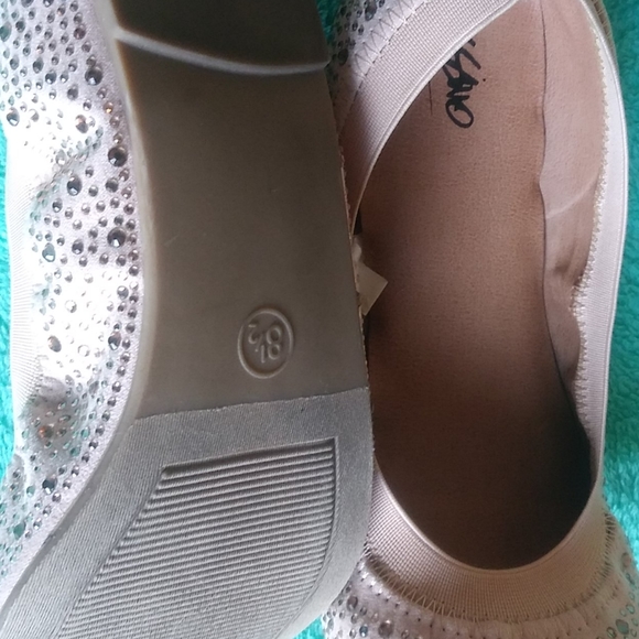 Mossimo Flats - Picture 4 of 5